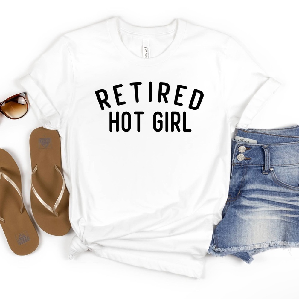 🖤🤍PLUS - Retired Hot Girl Graphic Tee - 2X🤍🖤